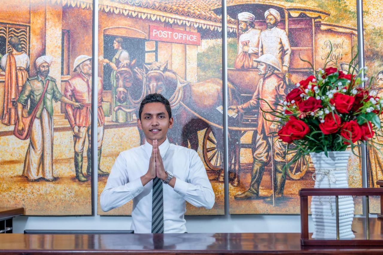 Earl'S Red Colombo Hotel Bagian luar foto