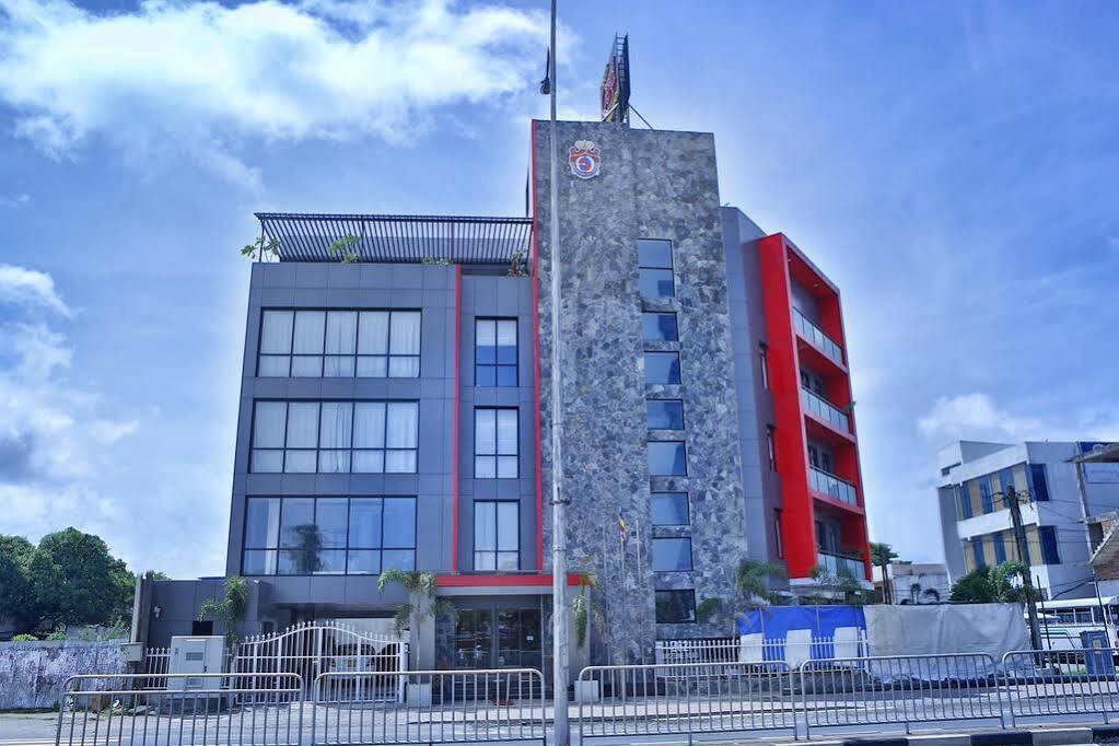 Earl'S Red Colombo Hotel Bagian luar foto