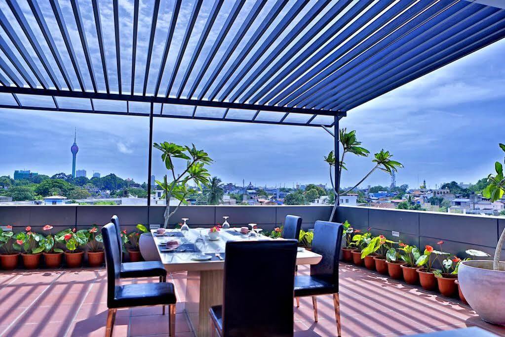 Earl'S Red Colombo Hotel Bagian luar foto