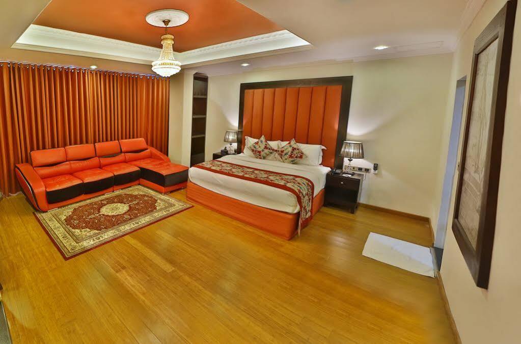 Earl'S Red Colombo Hotel Bagian luar foto