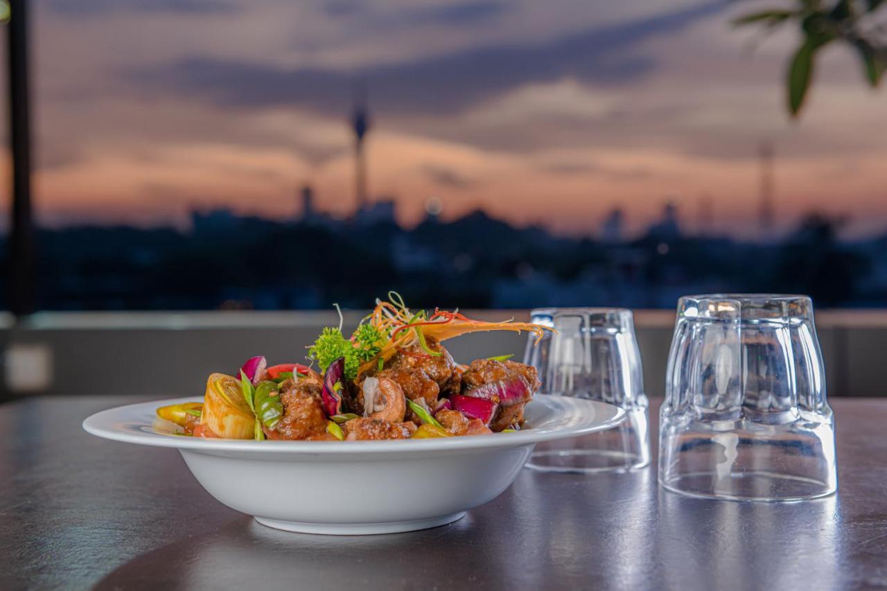 Earl'S Red Colombo Hotel Bagian luar foto
