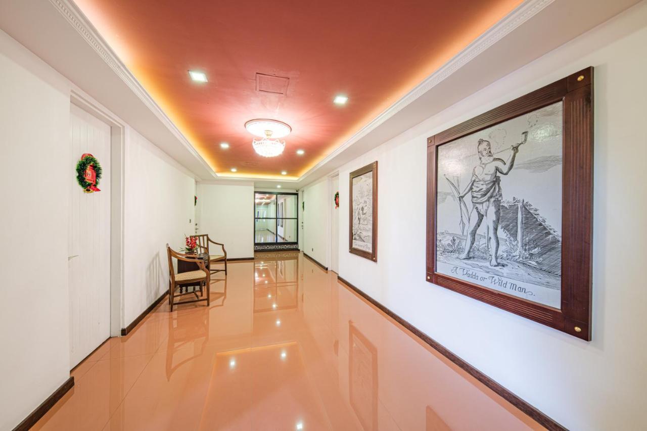 Earl'S Red Colombo Hotel Bagian luar foto